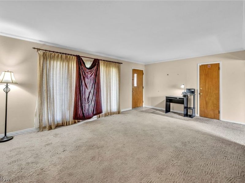 9019 Newkirk Drive, Parma Heights, OH 44130 Photo 6