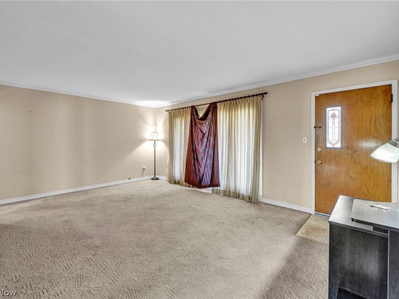 9019 Newkirk Drive, Parma Heights, OH 44130 Photo 8