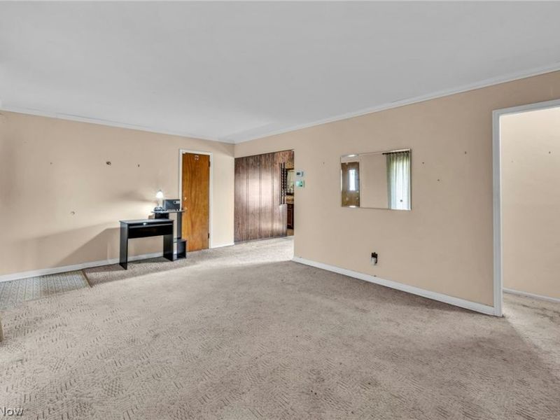 9019 Newkirk Drive, Parma Heights, OH 44130 Photo 9