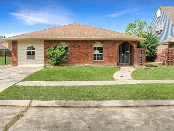 7432 DARTMOOR Drive, New Orleans, LA 70127