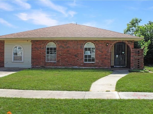 7432 DARTMOOR Drive, New Orleans, LA 70127