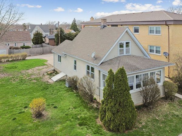 906 State Street , Lemont, IL 60439