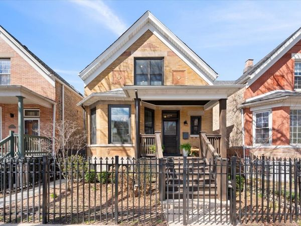 2710 N Sacramento Avenue , Chicago, IL 60647