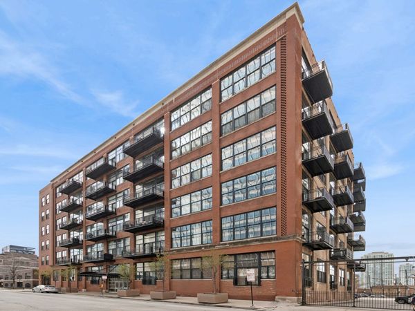 525 W Superior Street , Unit 325, Chicago, IL 60654