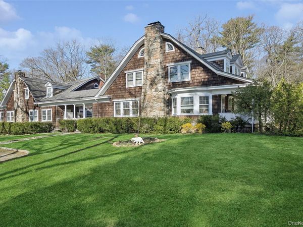 208 Wheatley Road , Old Westbury, NY 11568