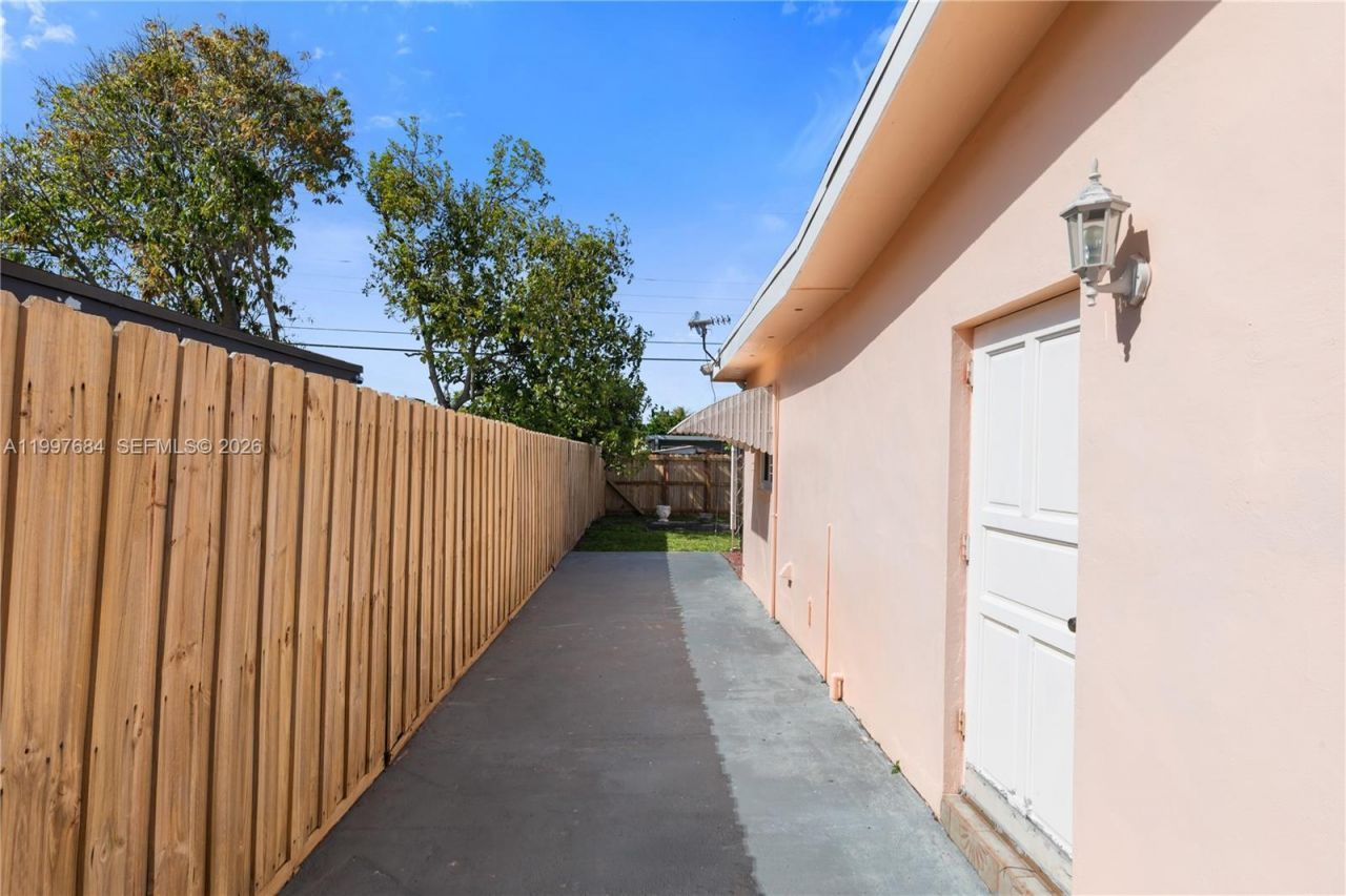 6441 SW 23rd St , Miramar, FL 33023 Photo