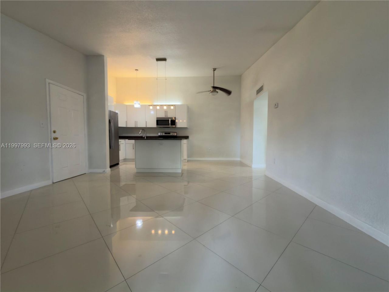 907 NE 199th St, Unit 204, Miami, FL 33179 Photo