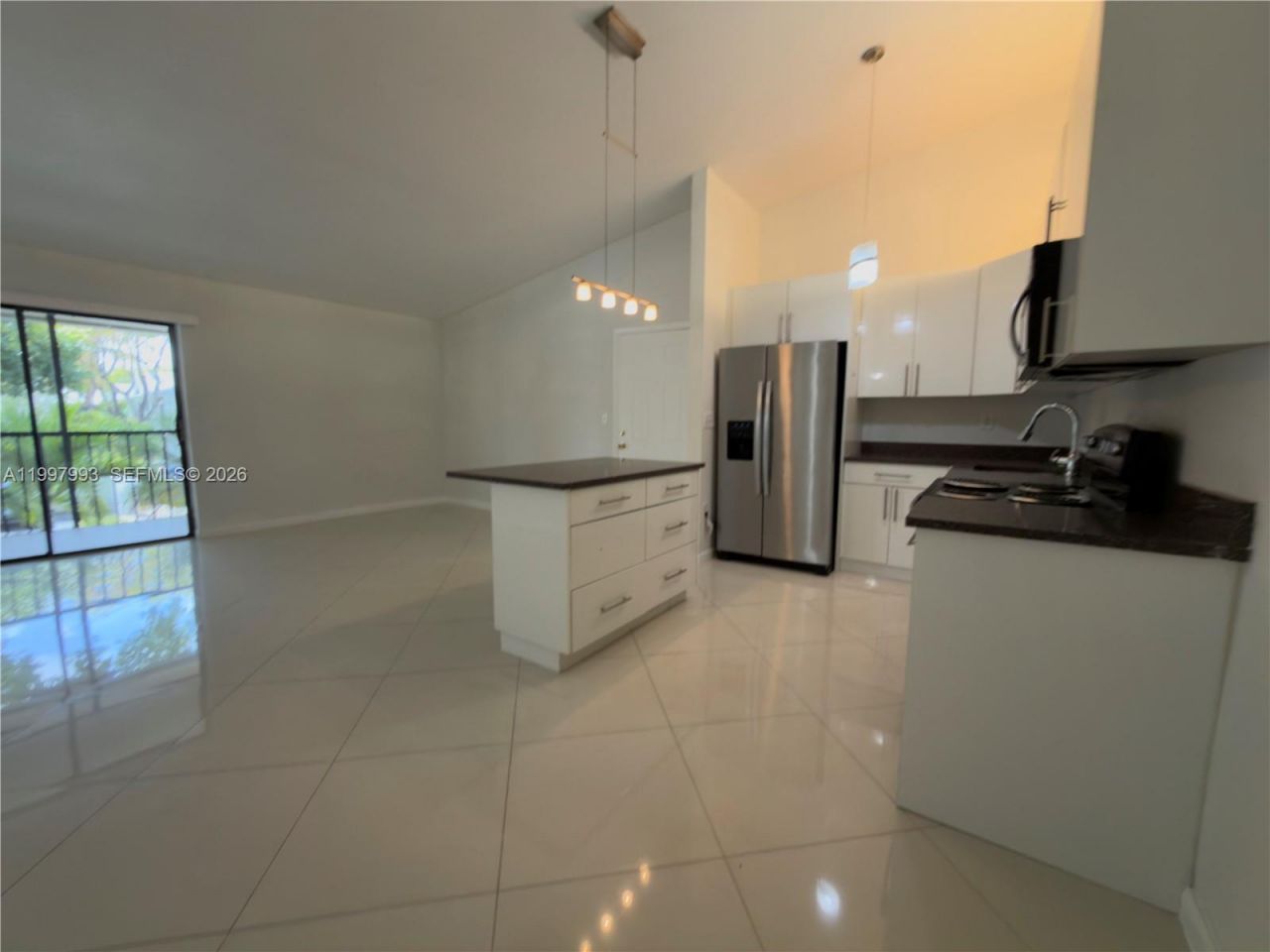 907 NE 199th St, Unit 204, Miami, FL 33179 Photo