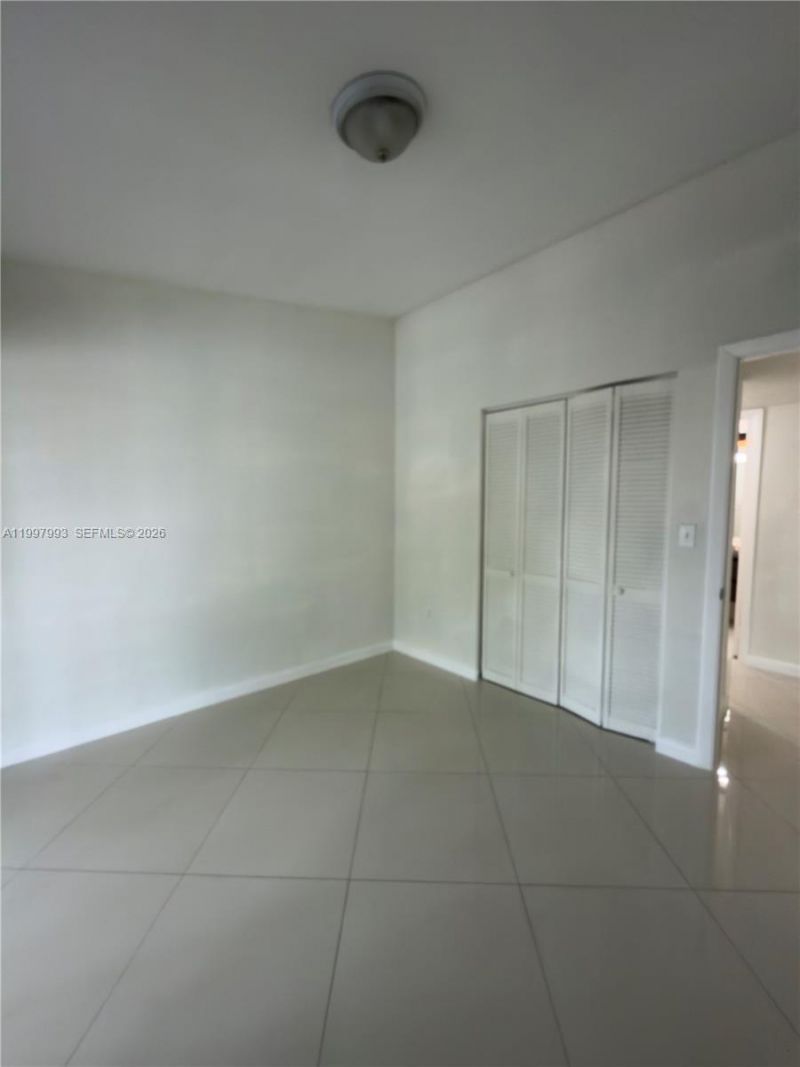 907 NE 199th St, Unit 204, Miami, FL 33179 Photo