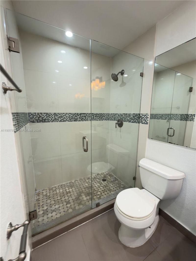 907 NE 199th St, Unit 204, Miami, FL 33179 Photo