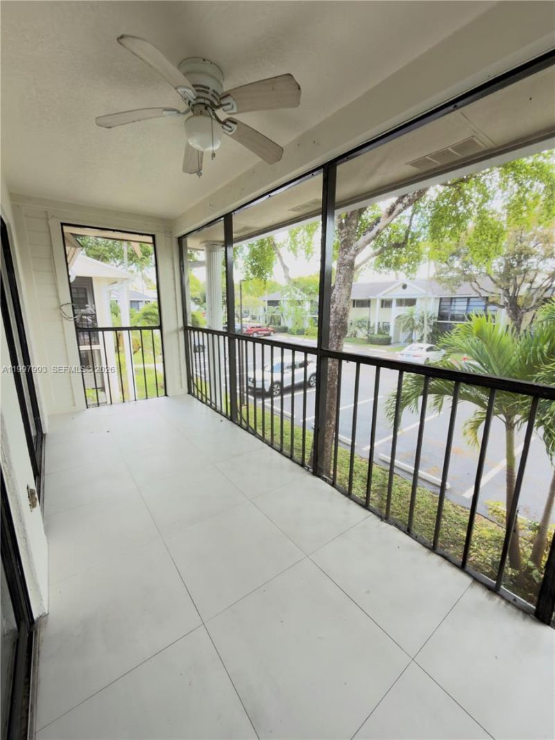 907 NE 199th St, Unit 204, Miami, FL 33179 Photo