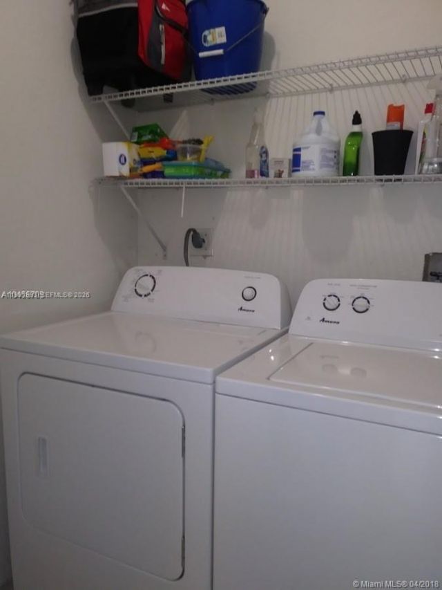 907 NE 199th St, Unit 204, Miami, FL 33179 Photo