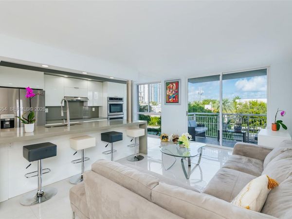 1688 West Ave, Unit 305, Miami Beach, FL 33139