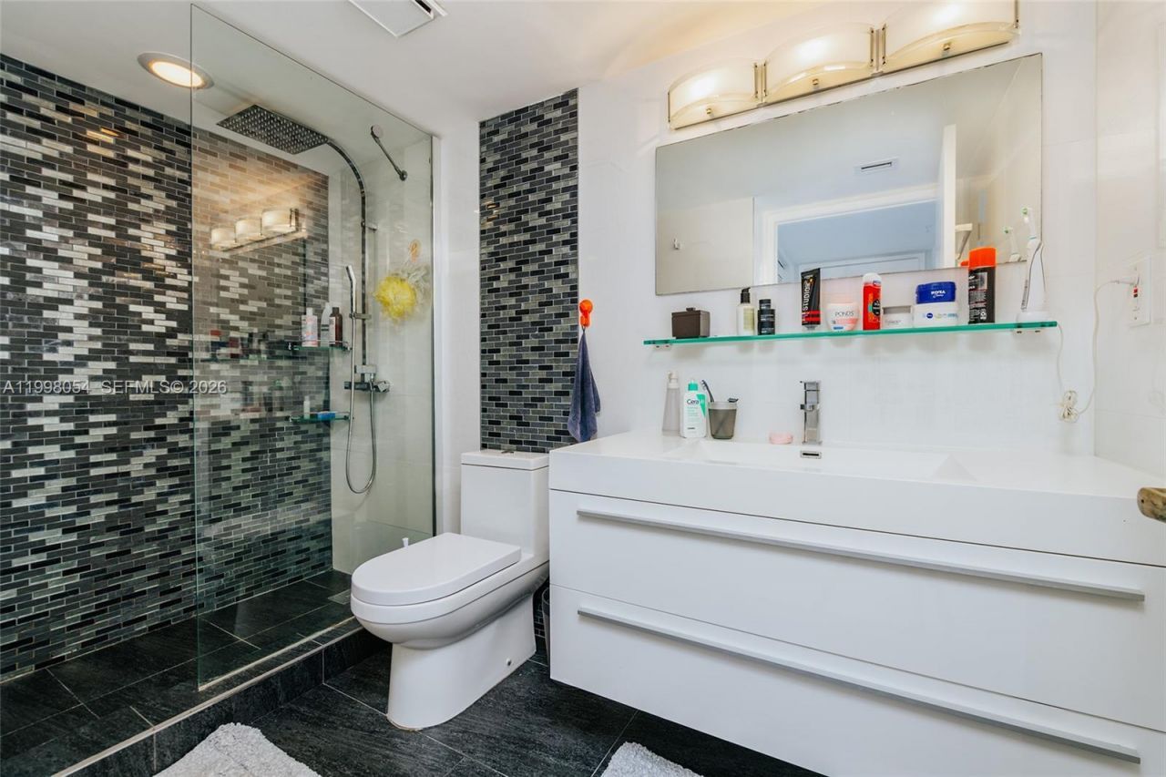 1688 West Ave, Unit 305, Miami Beach, FL 33139 Photo