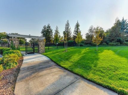 8900 Belford Ct, Roseville, CA 95747 Photo