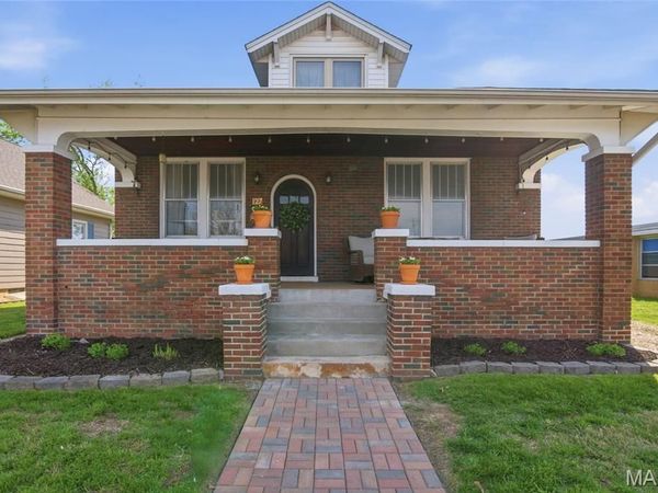 127 S Rapp Avenue, Columbia, IL 62236