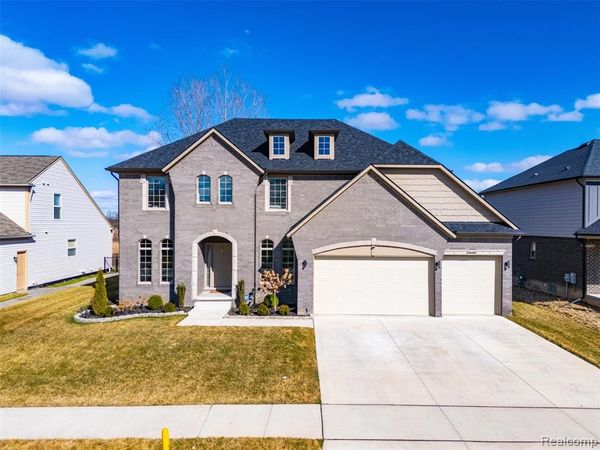 56496 Leeds Lane, Macomb Twp, MI 48042