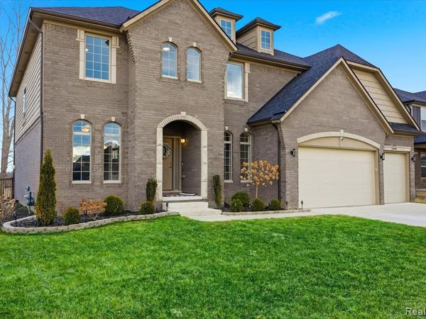 56496 Leeds Lane, Macomb Twp, MI 48042