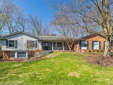 3610 LARKWOOD Court, Bloomfield Twp, MI 48302