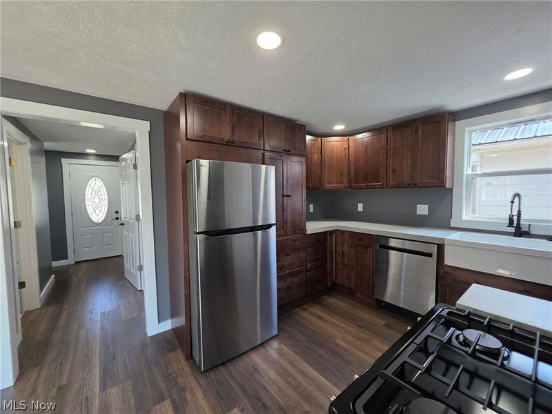 24 E Main Street, Newton Falls, OH 44444 Photo 3