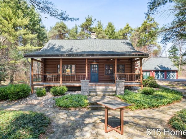 8915 Jewell Avenue NE, Comstock Park, MI 49321