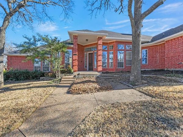 401 Leigh Court, Highland Village, TX 75077