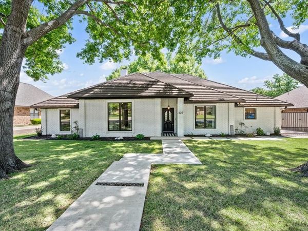 621 Evergreen Drive, Hurst, TX 76054