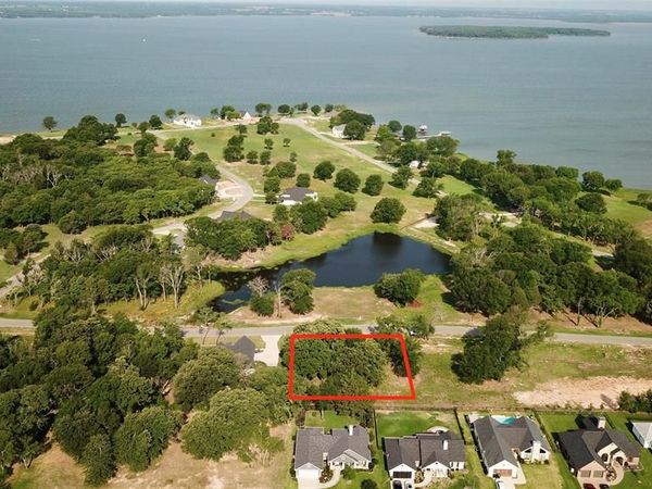 711 Clubview Drive, Mabank, TX 75143