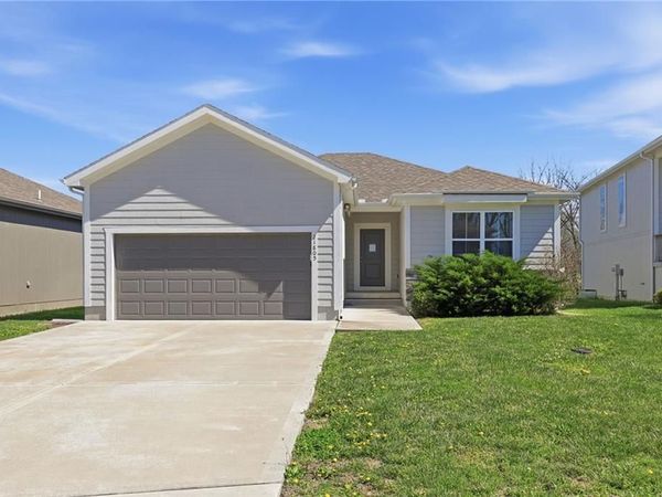 21805 Southcreek Road, Peculiar, MO 64078