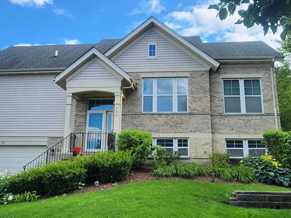 982 Indigo Court , Hanover Park, IL 60133