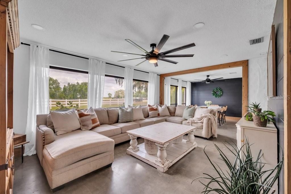 7820 Lithia Pinecrest Road, Lithia, FL 33547 Photo