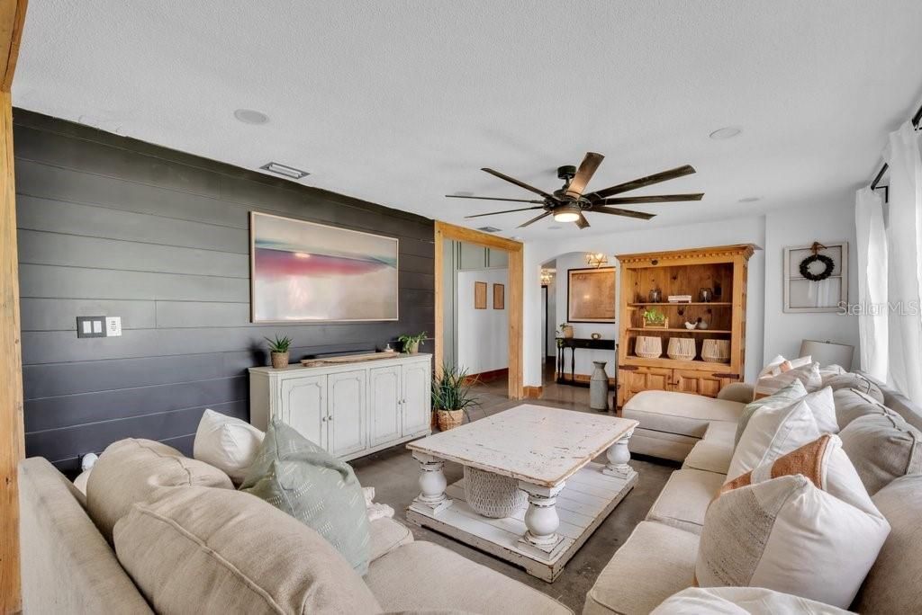 7820 Lithia Pinecrest Road, Lithia, FL 33547 Photo