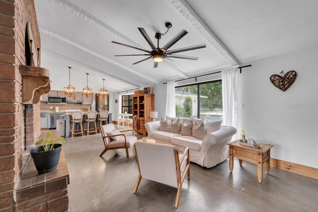 7820 Lithia Pinecrest Road, Lithia, FL 33547 Photo