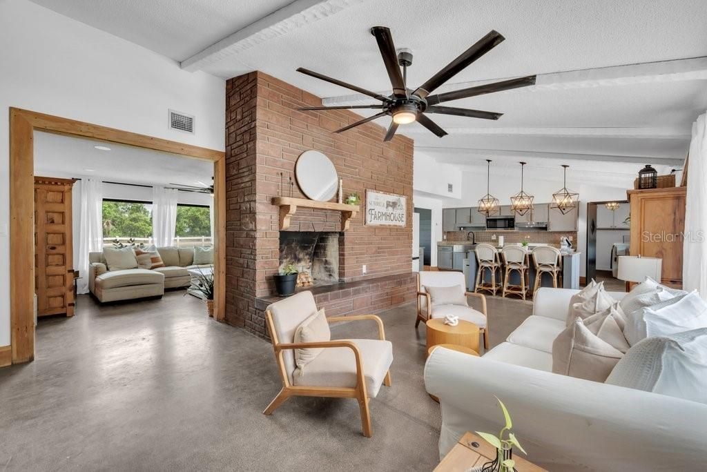 7820 Lithia Pinecrest Road, Lithia, FL 33547 Photo