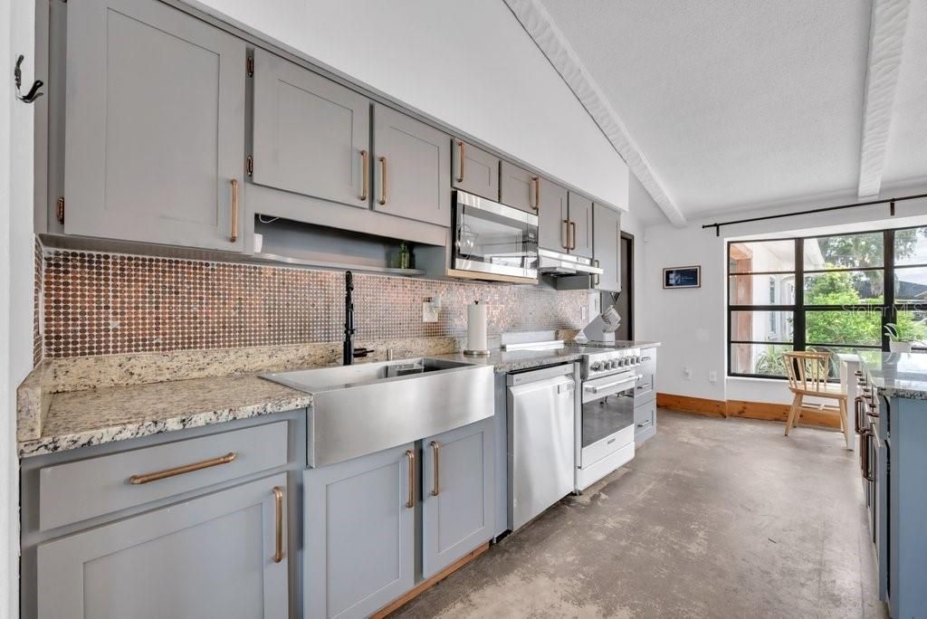 7820 Lithia Pinecrest Road, Lithia, FL 33547 Photo