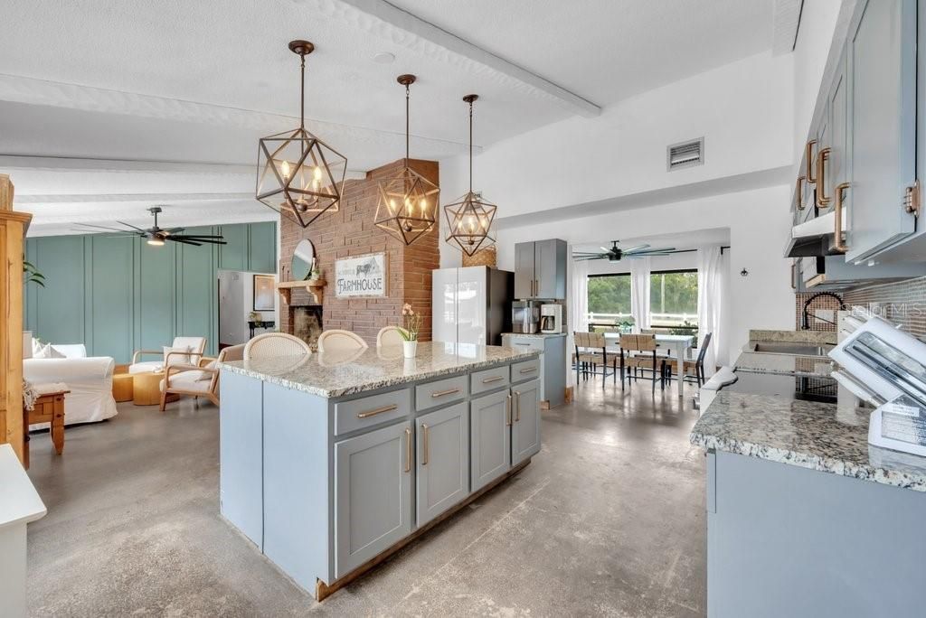 7820 Lithia Pinecrest Road, Lithia, FL 33547 Photo