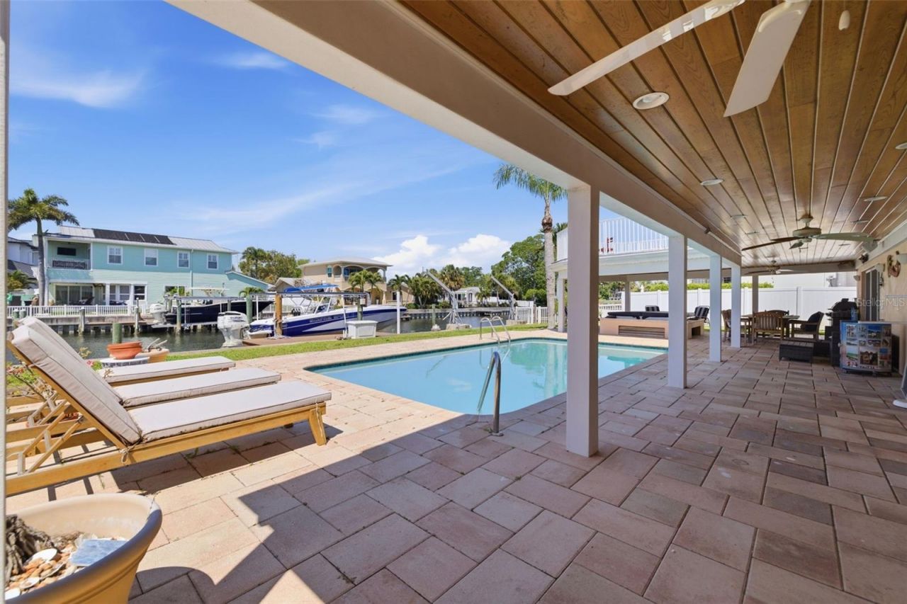 3876 Shore Acres Boulevard Ne, Saint Petersburg, FL 33703 Photo