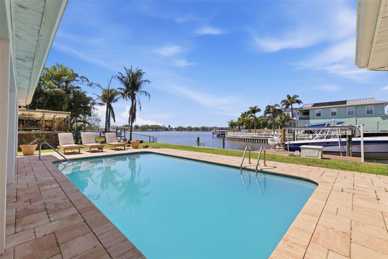 3876 Shore Acres Boulevard Ne, Saint Petersburg, FL 33703 Photo