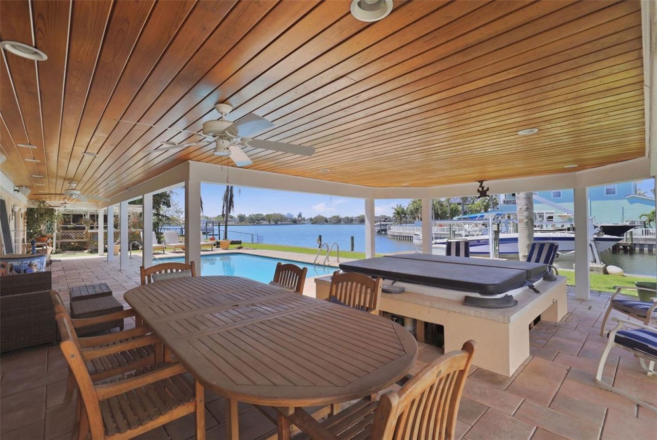 3876 Shore Acres Boulevard Ne, Saint Petersburg, FL 33703 Photo
