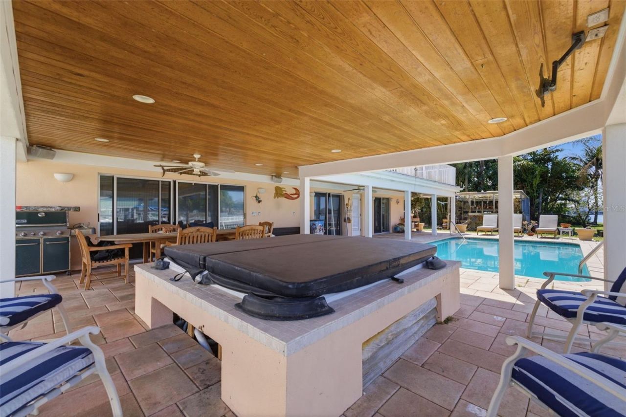 3876 Shore Acres Boulevard Ne, Saint Petersburg, FL 33703 Photo