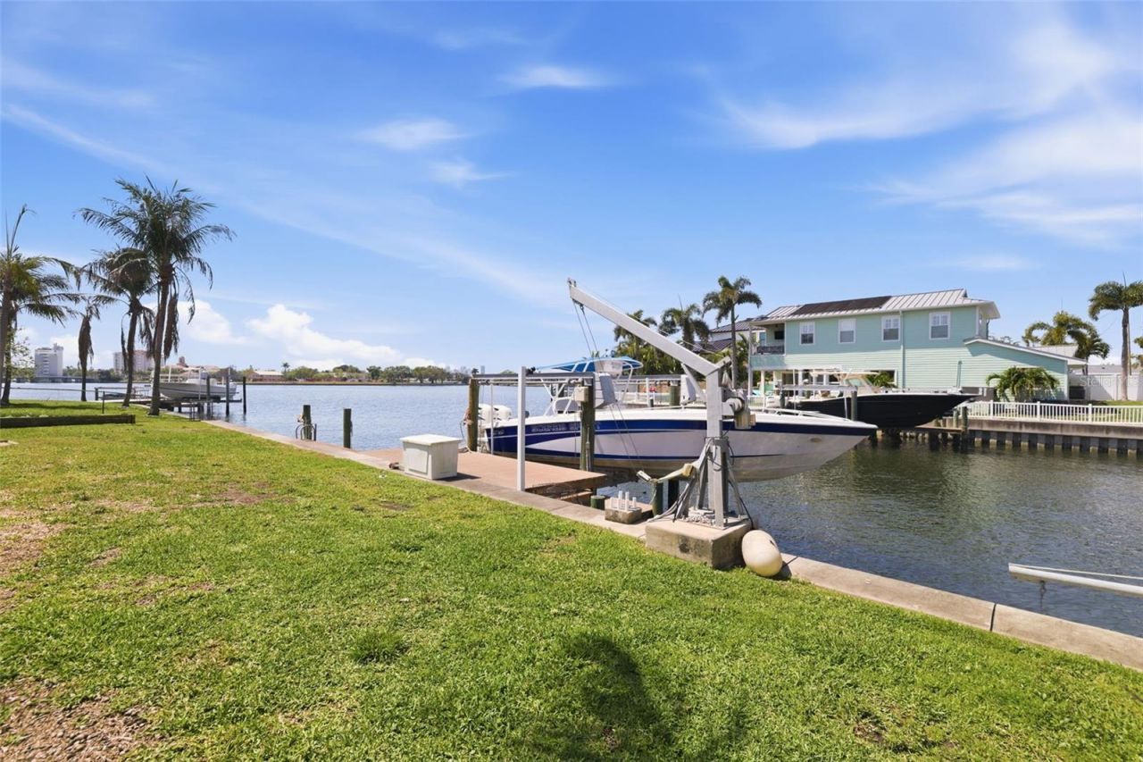 3876 Shore Acres Boulevard Ne, Saint Petersburg, FL 33703 Photo