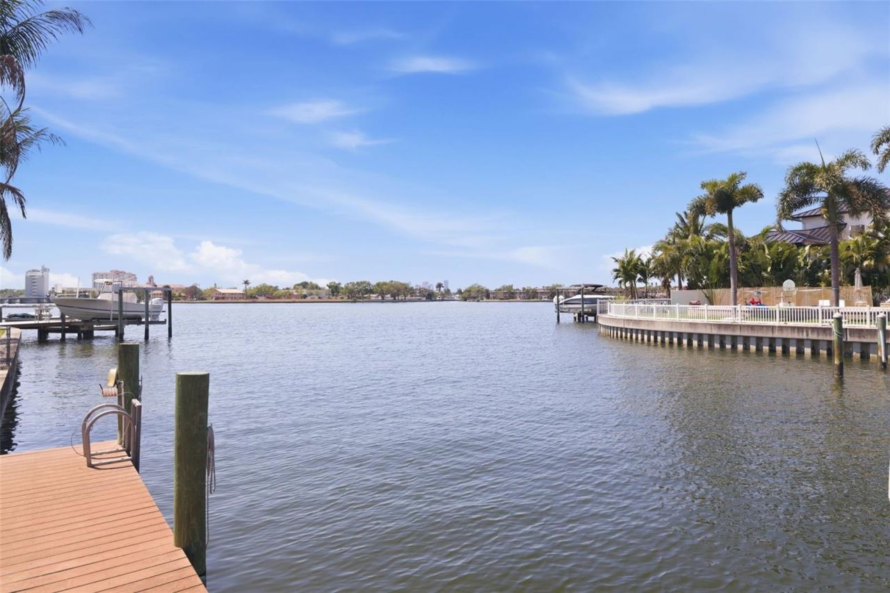 3876 Shore Acres Boulevard Ne, Saint Petersburg, FL 33703 Photo