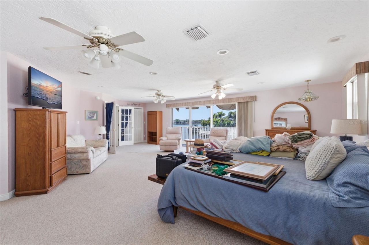 3876 Shore Acres Boulevard Ne, Saint Petersburg, FL 33703 Photo