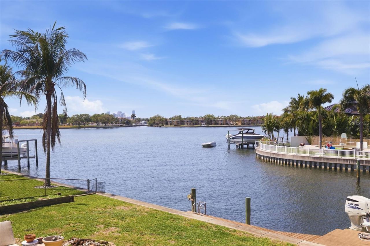 3876 Shore Acres Boulevard Ne, Saint Petersburg, FL 33703 Photo
