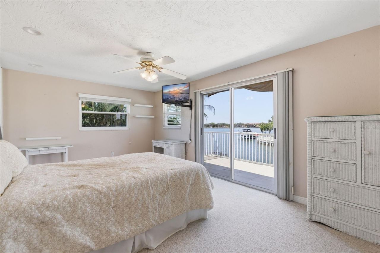 3876 Shore Acres Boulevard Ne, Saint Petersburg, FL 33703 Photo