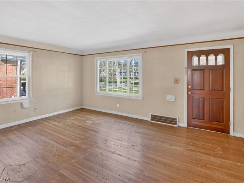 1516 Sunview Road, Lyndhurst, OH 44124 Photo 7