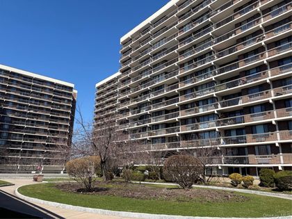 152-18 Union Turnpike Flushing, NY 11367