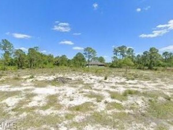 1202 Acacia AVE , LEHIGH ACRES, FL 33972