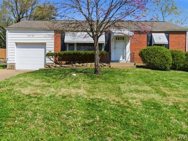 1550 Grant Road , Webster Groves, MO 63119