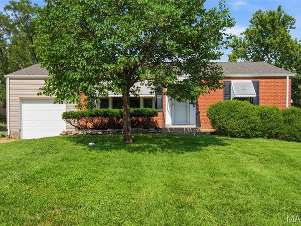 1550 Grant Road, Webster Groves, MO 63119